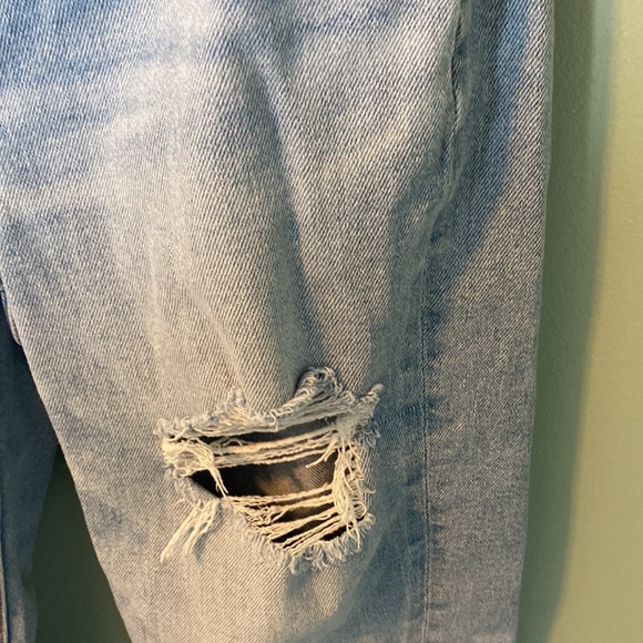 American Eagle Distressed Stretch Jeans - Picture 4 of 7